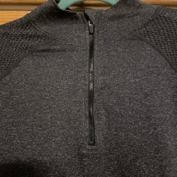 Fabletics Pullover Large 1/4 zip - Picture 4 of 6